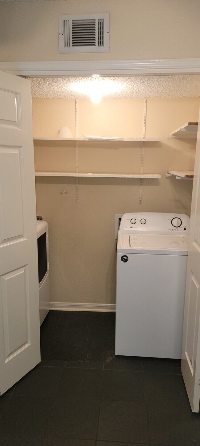 Building Photo - 2300 Old Spanish Trl