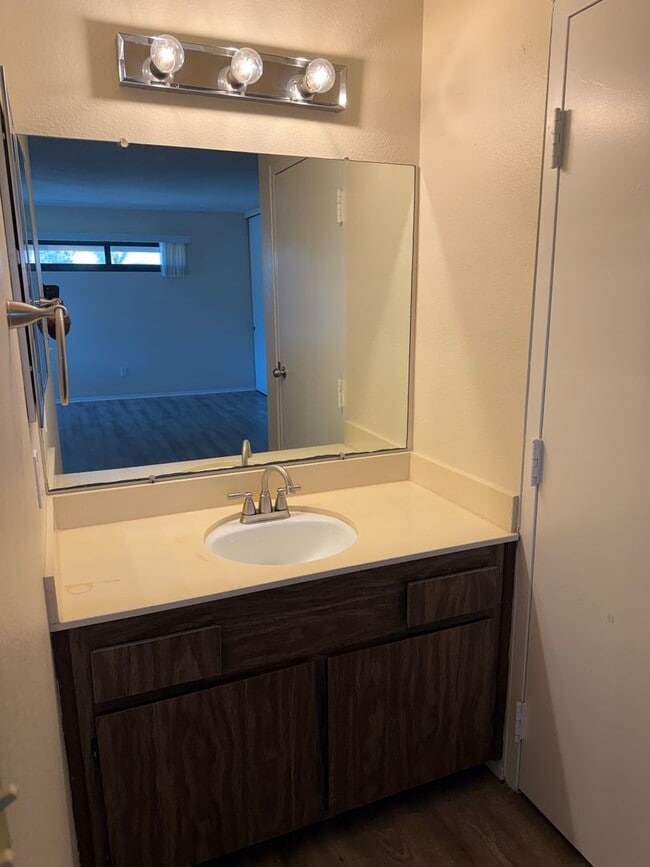 Building Photo - 3831 Nipoma Pl