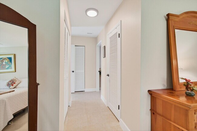 Building Photo - 30 Southport Ln