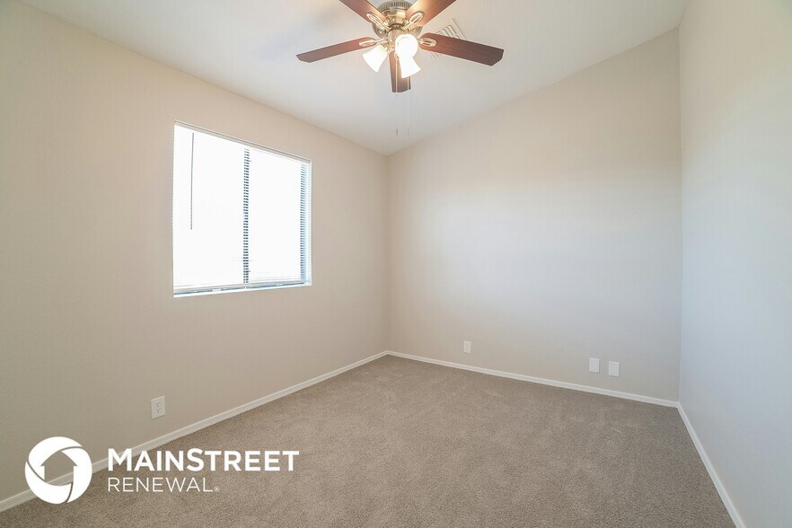 Building Photo - 5212 N 73rd Ln