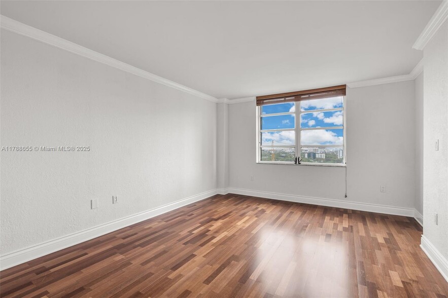 Building Photo - 2333 Brickell Ave