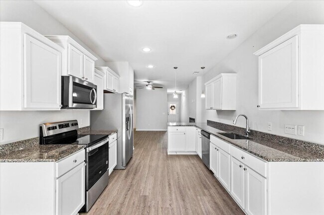 Building Photo - The Commons Stunning Townhome - 3 Bed 2.5 ...