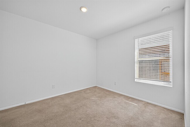 Building Photo - 27130 Breakaway Ln