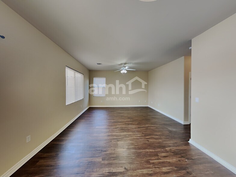 Building Photo - 12951 N Fox Hollow Dr