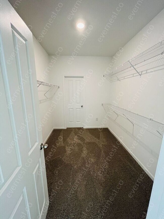 Building Photo - 4-Bedroom, 2.5-Bathroom Home with Modern A...