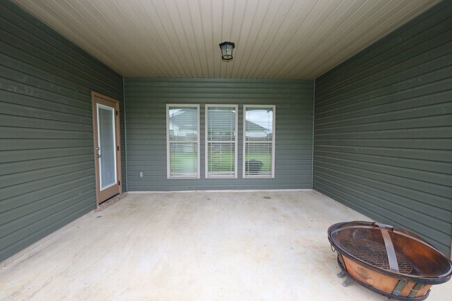 Building Photo - 3973 Valiant Ct