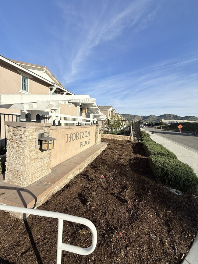 Building Photo - 36351 Elizabeth Ln