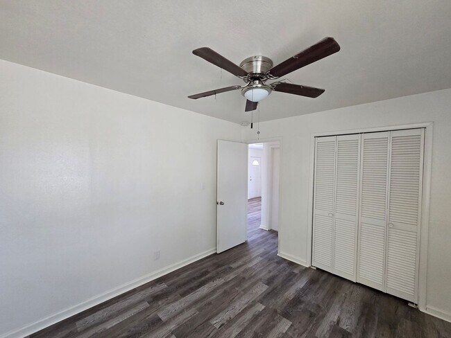 Building Photo - Yucca Ave 6686-6688