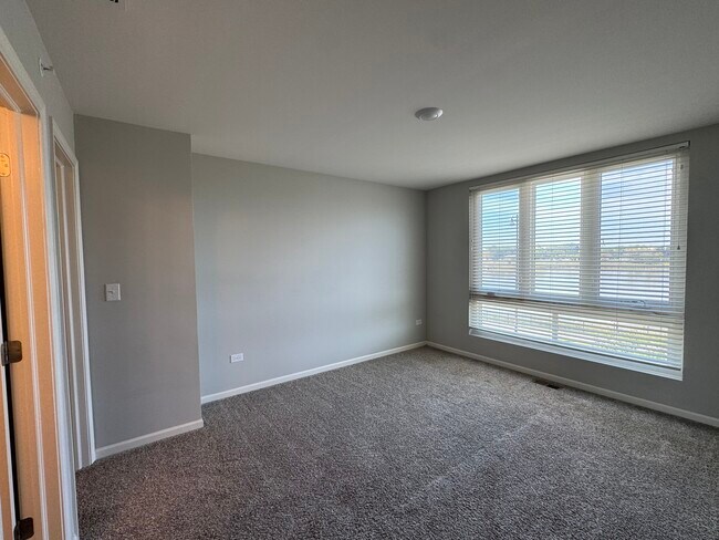 Building Photo - 2349 Parkside Dr