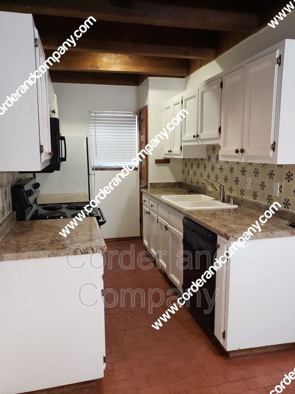 Building Photo - 821 Live Oak Rd NE