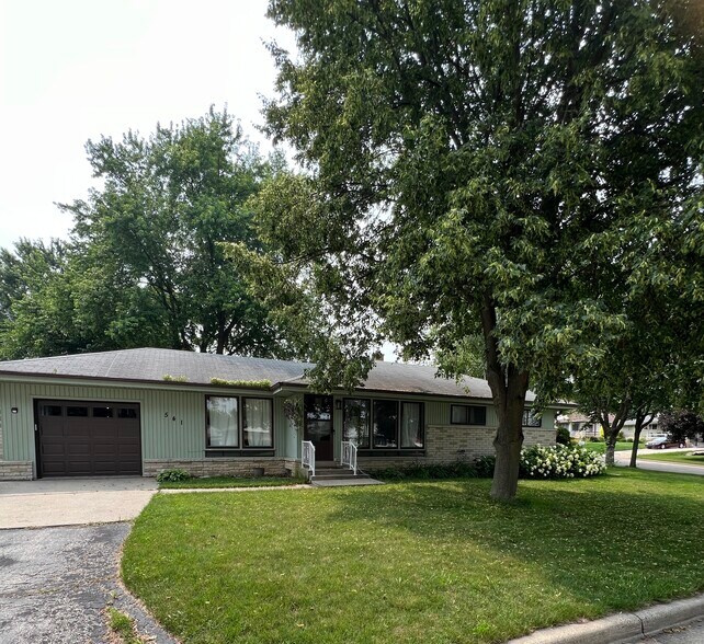 Primary Photo - 541 N 109th St