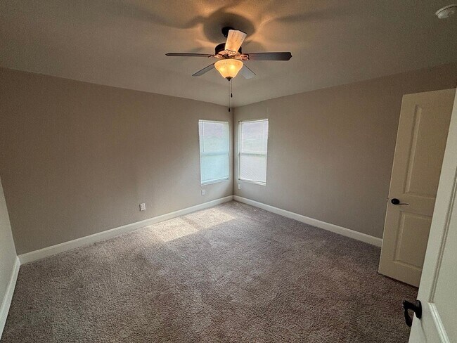 Building Photo - Stylish Townhome Near Randolph AFB – Avail...