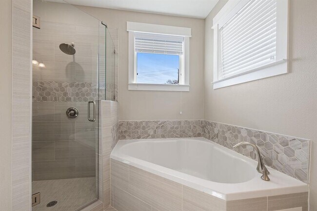 Building Photo - 1706 Cedar Bend Dr