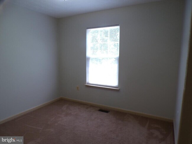 Building Photo - 114 Park Cove Dr