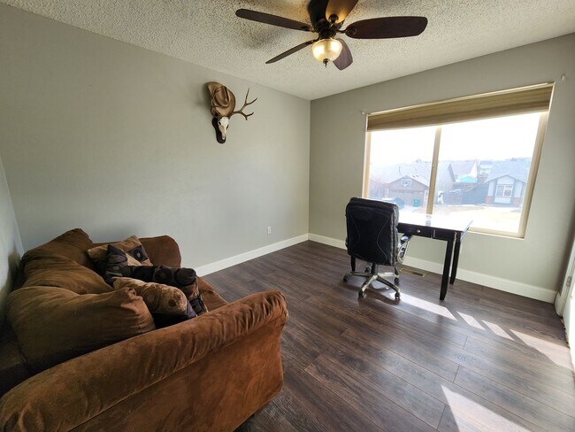 Building Photo - 1512 Coolcrest Dr