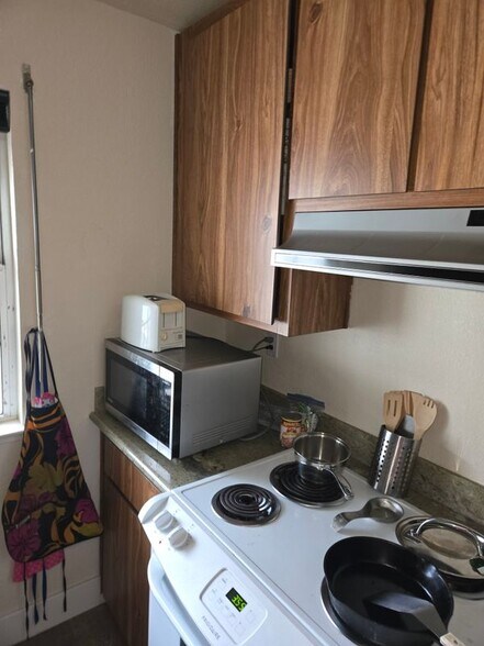 Building Photo - 3225 Oyster Bay Ave