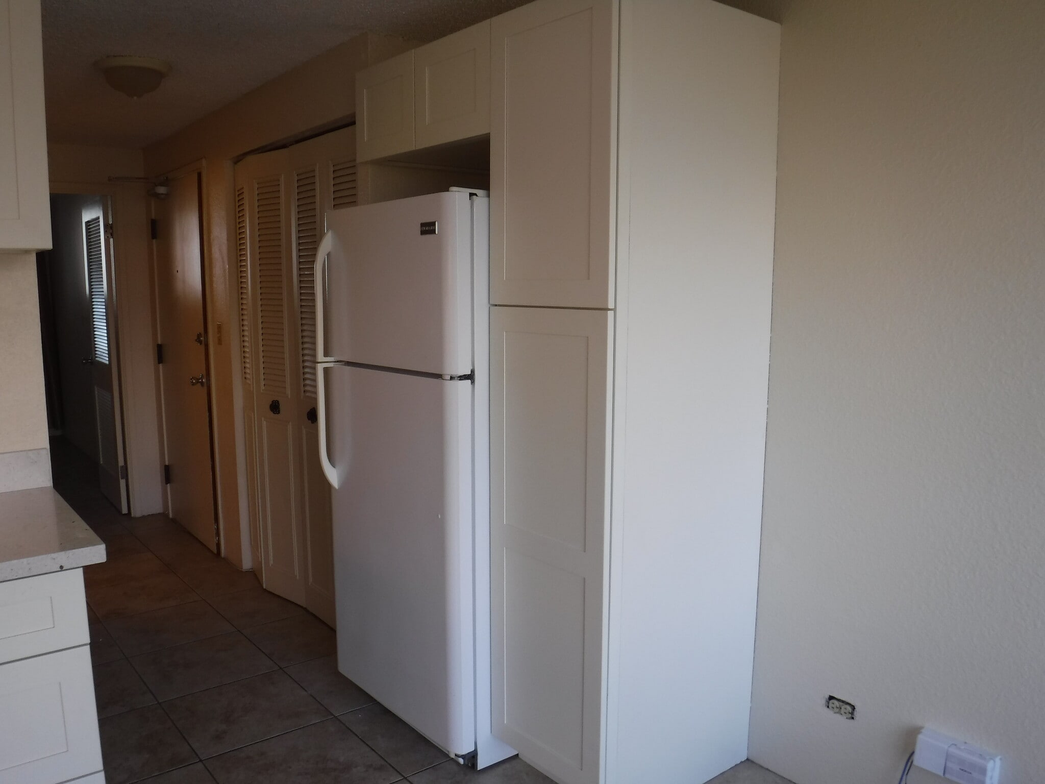 Building Photo - 2211 Ala Wai Blvd