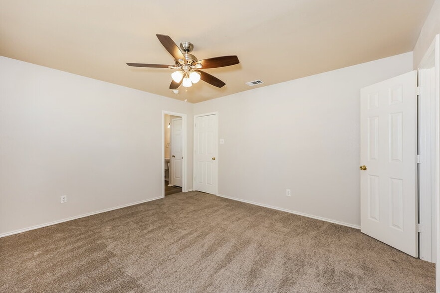 Building Photo - 7447 Pineberry Rd