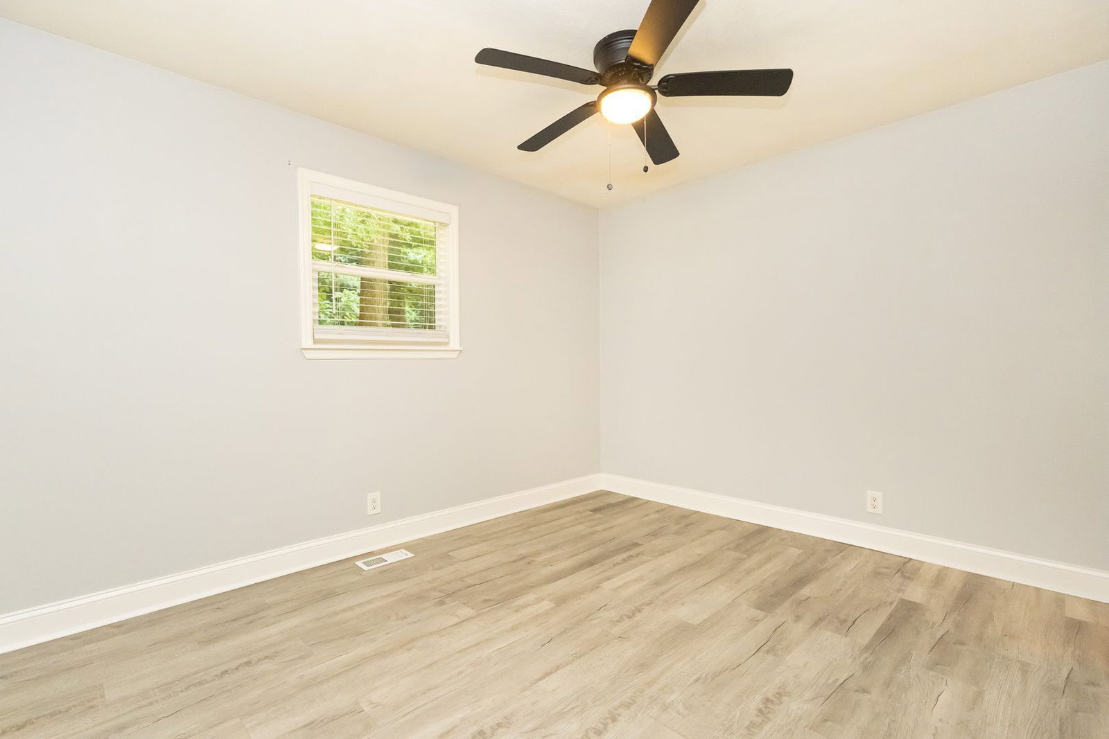 Building Photo - 405 Dempsey Ln