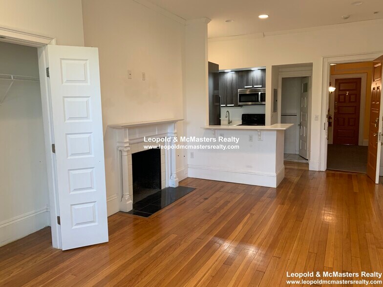 Building Photo - 379 Commonwealth Ave