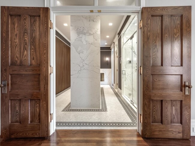 Building Photo - 1210 N Astor St