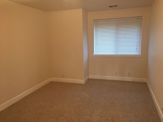 Building Photo - 2057 Berwin Ln