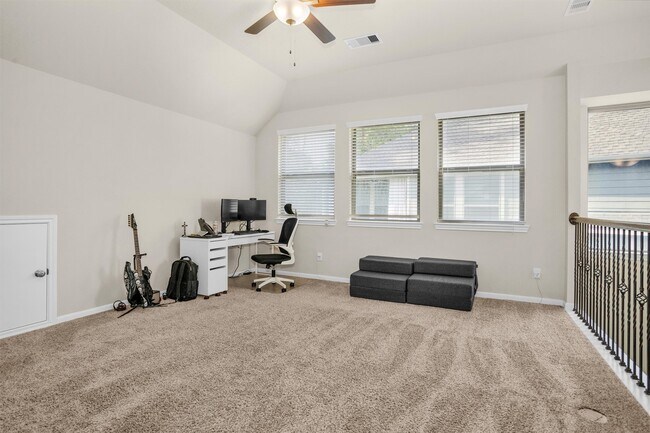 Building Photo - 28100 Rocky Heights Dr