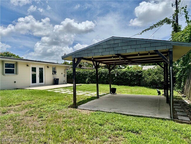 Building Photo - 2169 Barry Dr