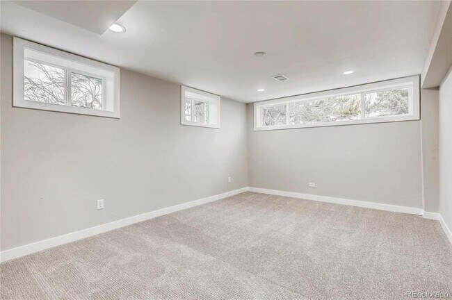 Building Photo - 6676 S Elmwood St