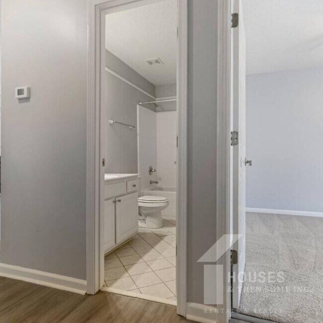 Building Photo - 110 Stonington Way