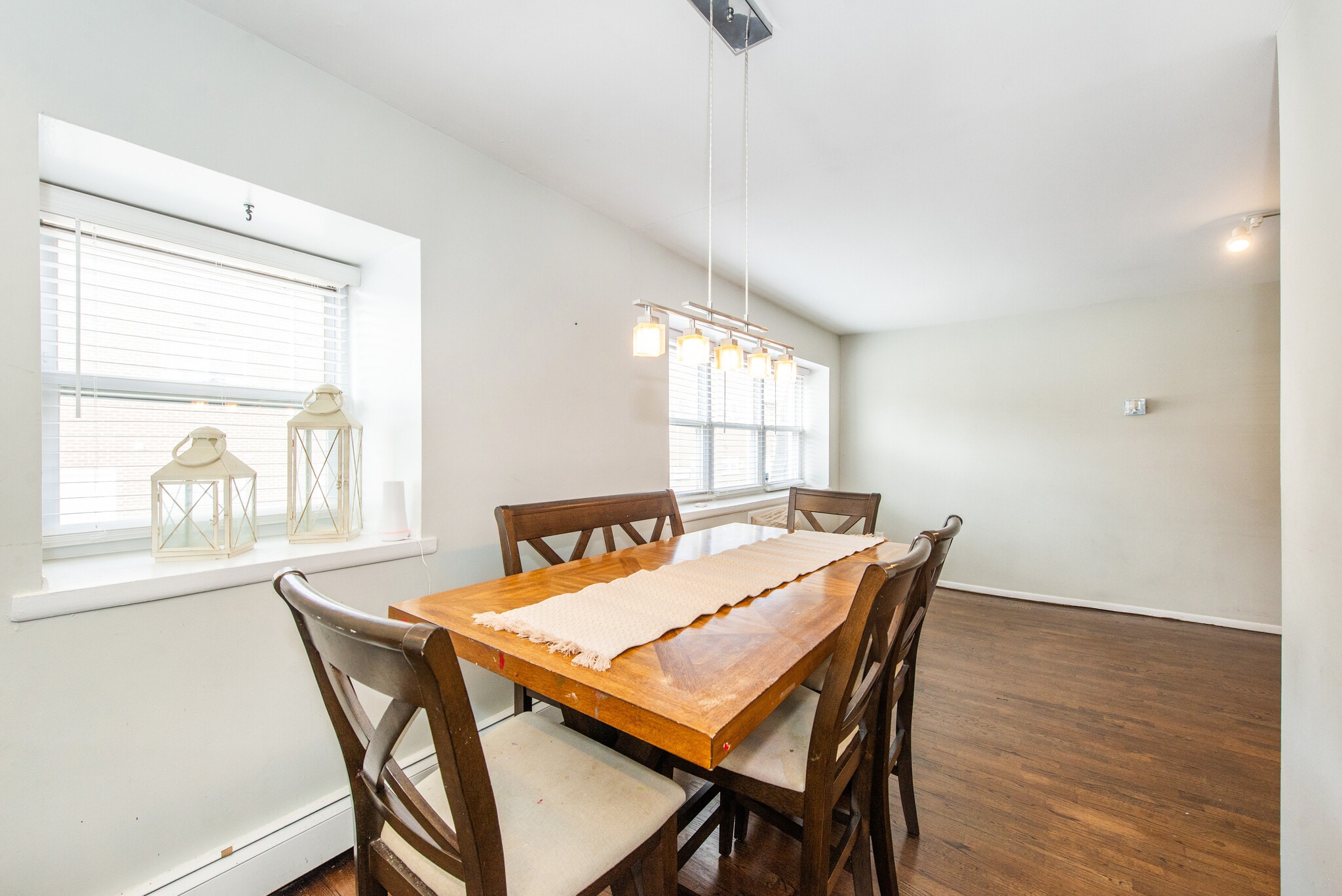 Building Photo - 25 River Rd