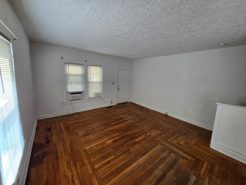 Building Photo - 1047 Murray Ave
