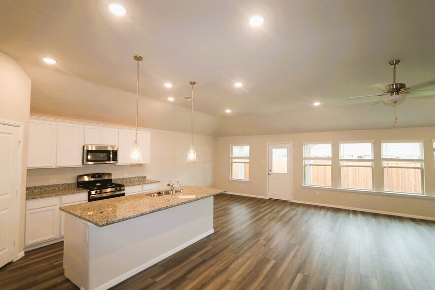 Building Photo - 13120 Yellowstone Way