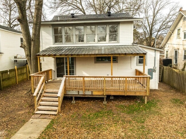 Building Photo - Freshly Updated 4 Bedroom House