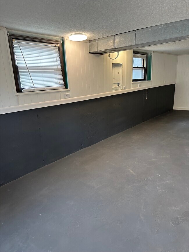 Building Photo - 203 20th Ave N