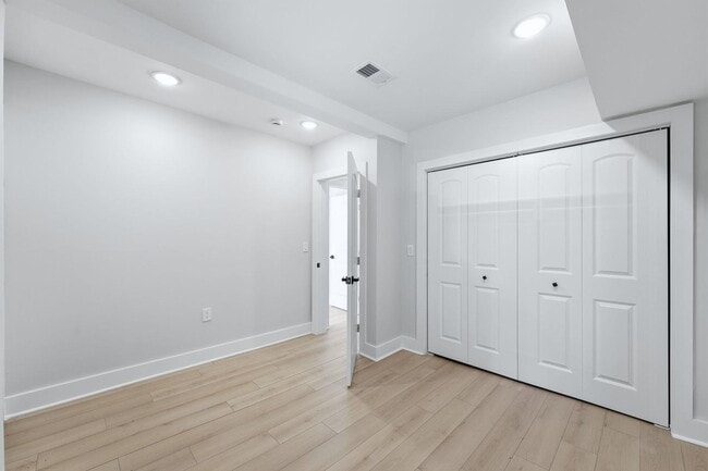 Building Photo - 1205 Hillside Pl