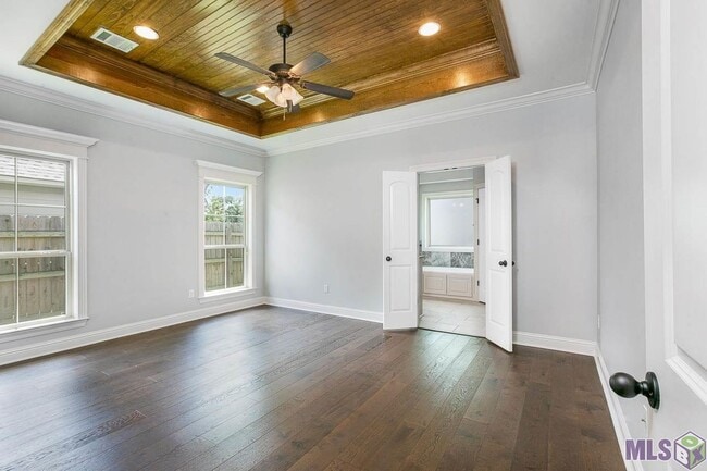 Building Photo - Trendy 4 bedroom, 2 bath home in coveted D...