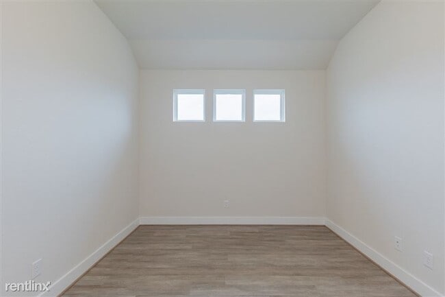 Building Photo - 3804 Sandhill Crane Dr