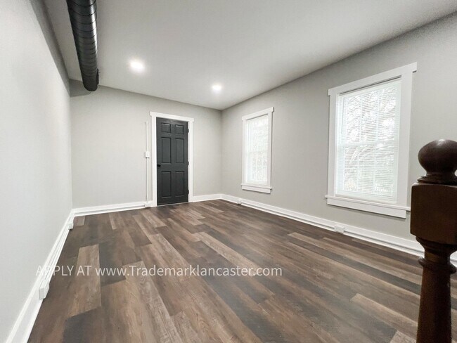 Building Photo - 432 W Lemon St