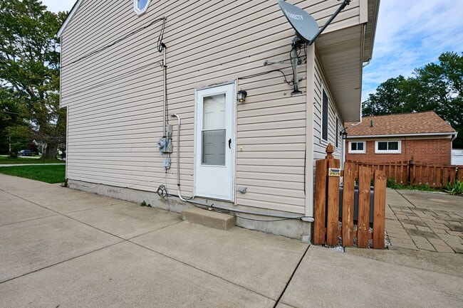 Building Photo - 32976 Edwards Ave