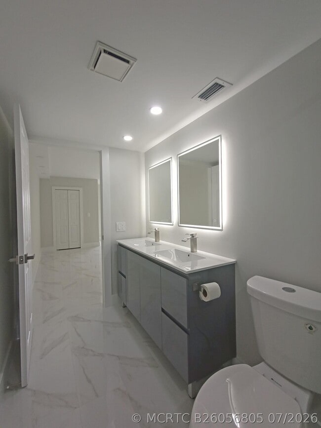 Building Photo - 7280 Amberly Ln