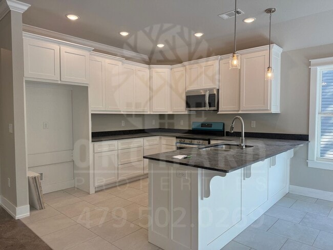Building Photo - Bella Vista Single-Family Home- 2 Bed/ 2 B...