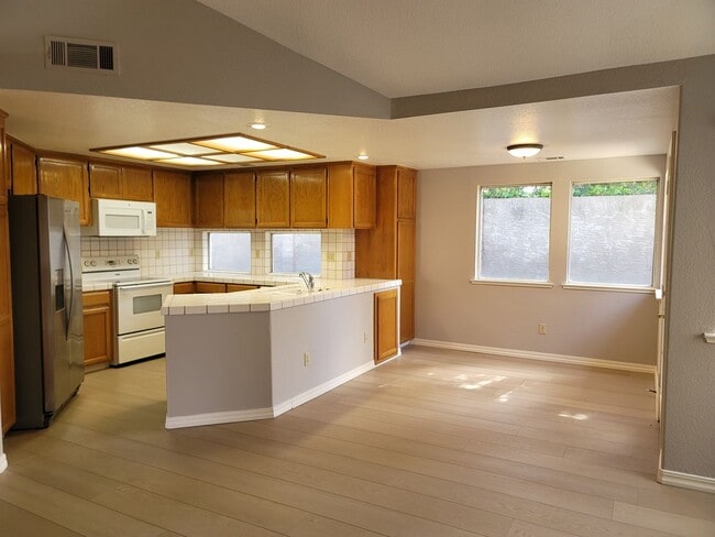 Building Photo - No Deposit