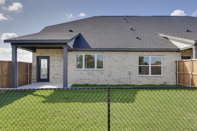 Building Photo - AVAILABLE NOW! LUXURIOUS TRIPLEX LOCATED ON 1-ACRE LOT IN MIDLOTHIAN, TX!