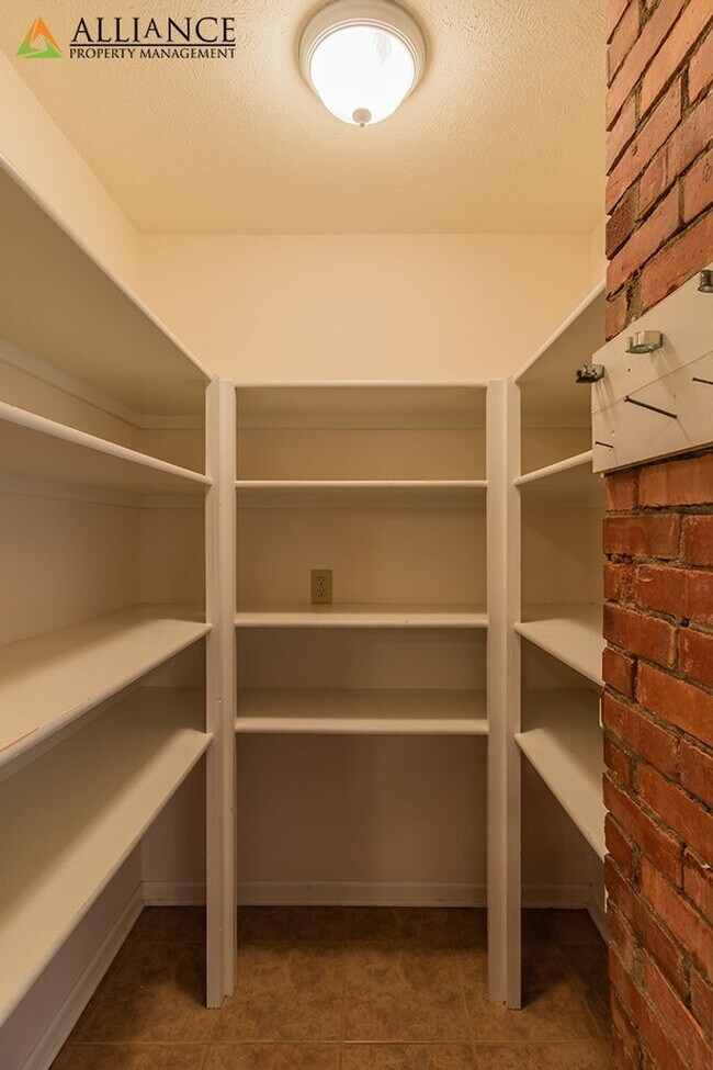 Building Photo - 1404 Legore Ln