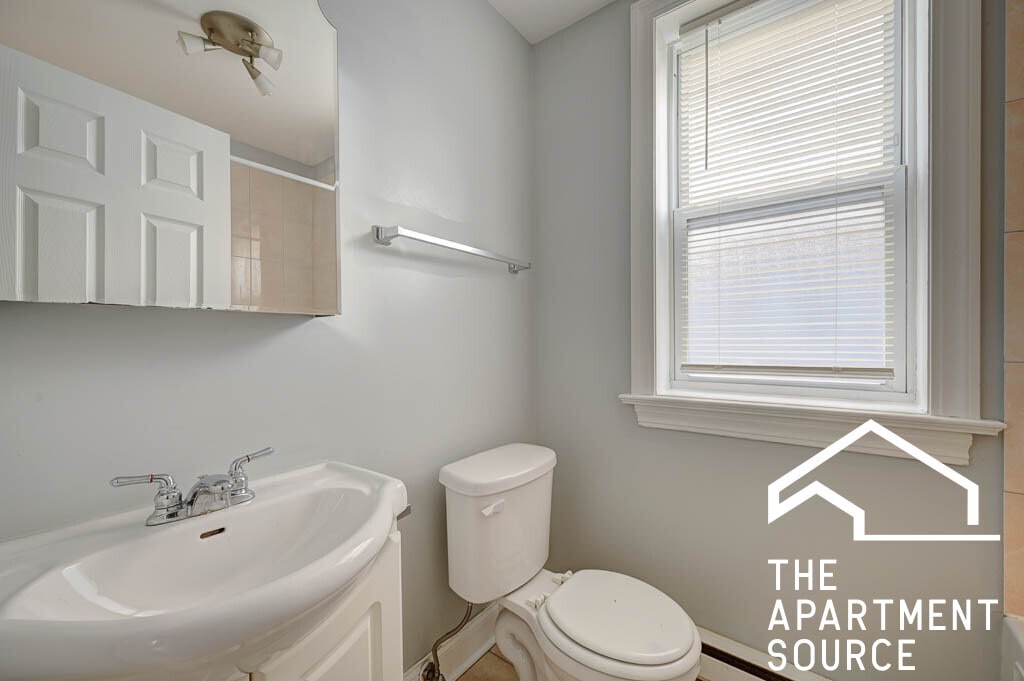 Building Photo - 4542 W George St