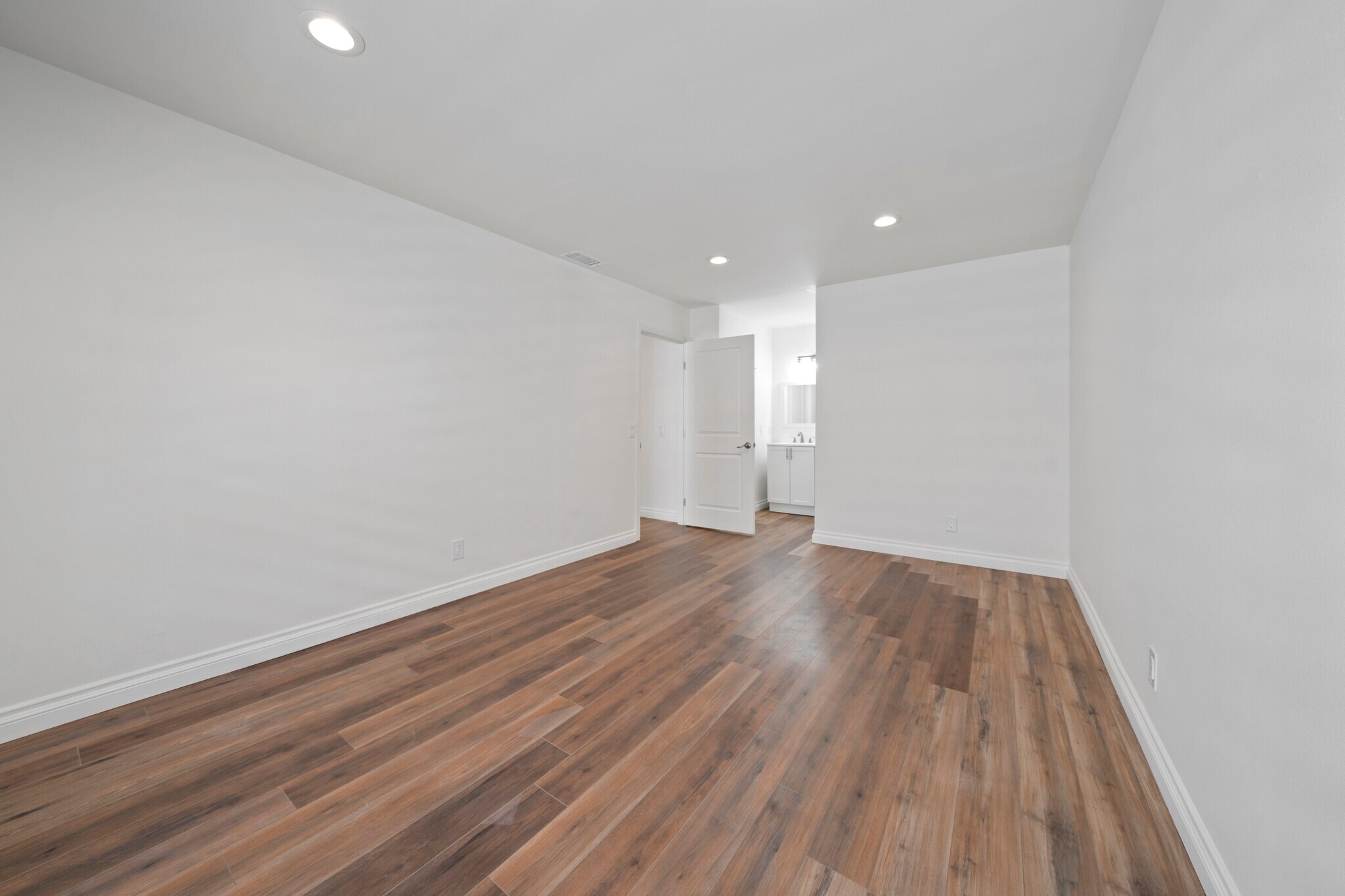 Building Photo - 12411 Osborne St