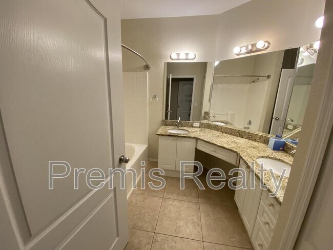 Building Photo - 2722 Via Tivoli