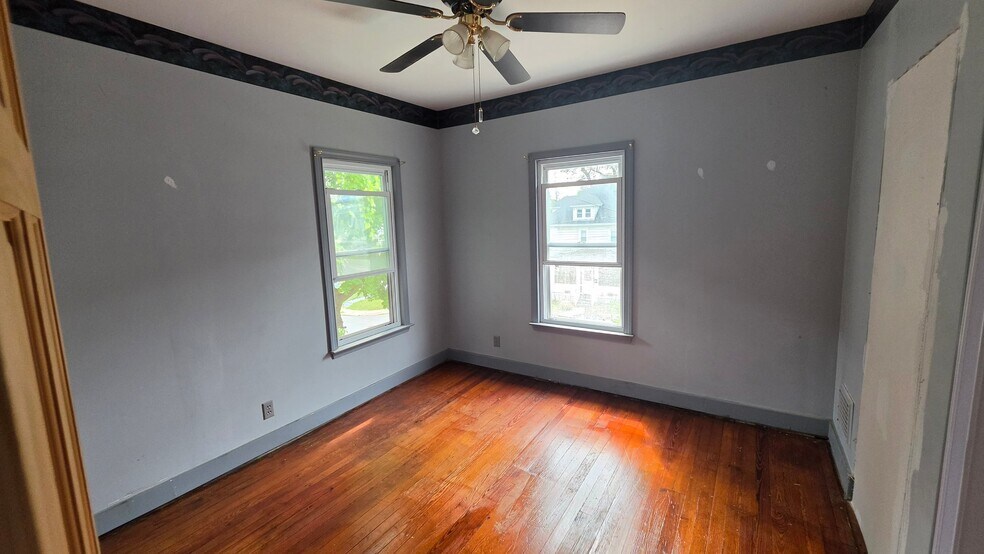 Building Photo - 1606 W Colvin St