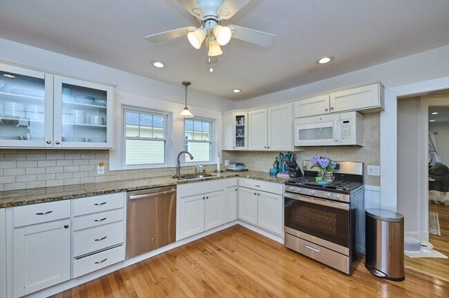 Building Photo - 41 Lynde Ave